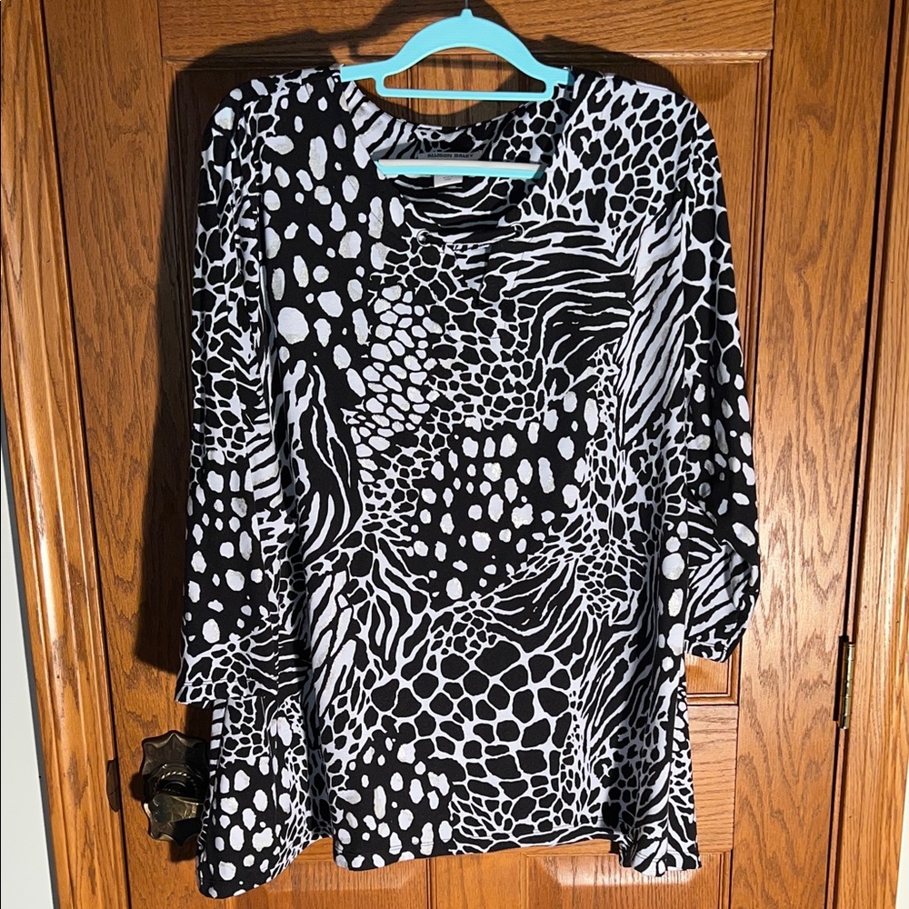 Allison Daley Black & White Animal Print Long Sleeve Top